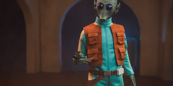 Sideshow unboxes everyone’s favorite Rodian, with an unboxing for Star Wars’ Greedo